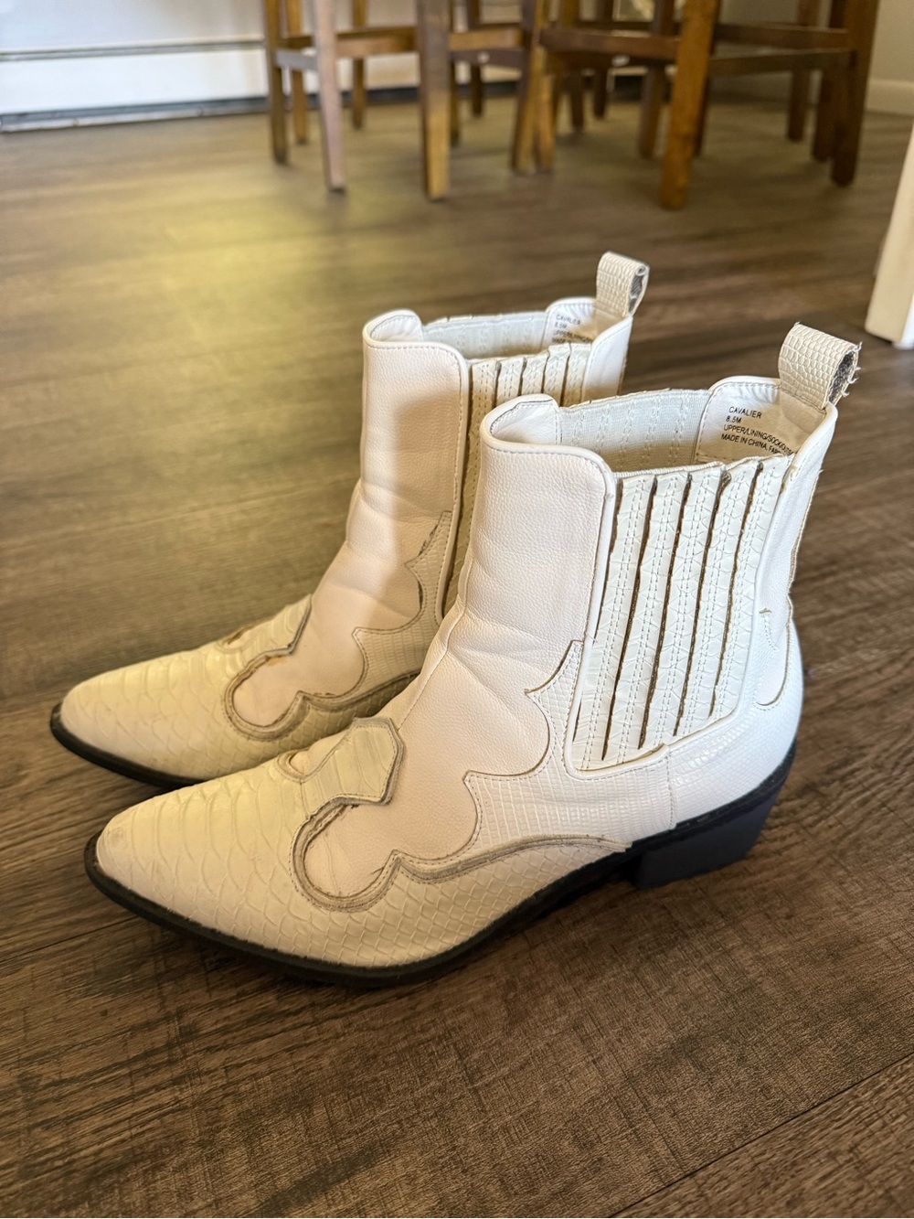 Coconuts by Matisse White Ankle Cowboy Boots size 8.5